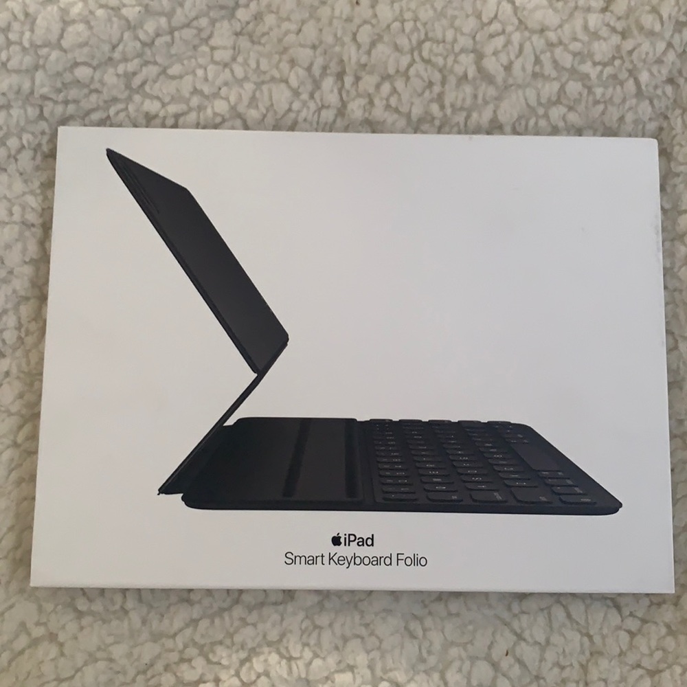 iPad Smart Keyboard Folio—excellent condition!